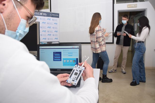AED Embedded enseña a estudiantes de la UPCT a programar para la industria del automóvil - 1, Foto 1
