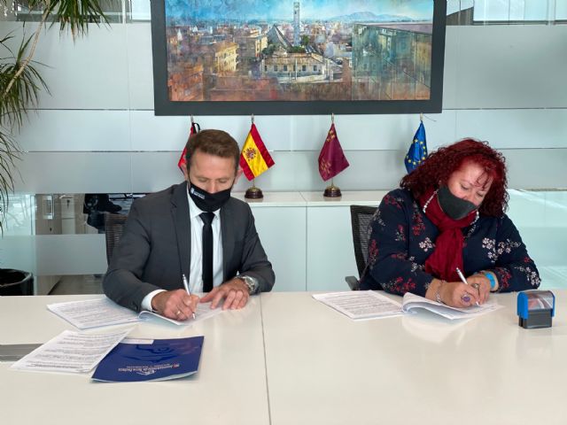 El Ayuntamiento de Torre Pacheco renueva convenio de colaboración con la Asociación de Transporte Universitario del Municipio - 1, Foto 1