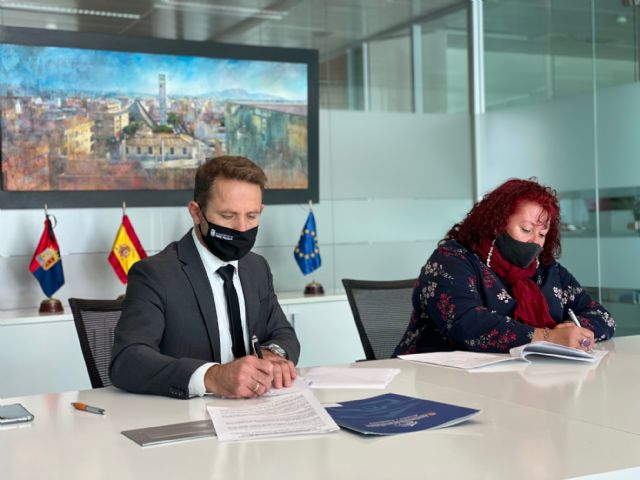 El Ayuntamiento de Torre Pacheco renueva convenio de colaboración con la Asociación de Transporte Universitario del Municipio - 2, Foto 2