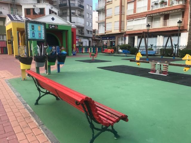 Prosiguen los trabajos incluidos en el Plan de Mantenimiento de Parques de la localidad - 2, Foto 2