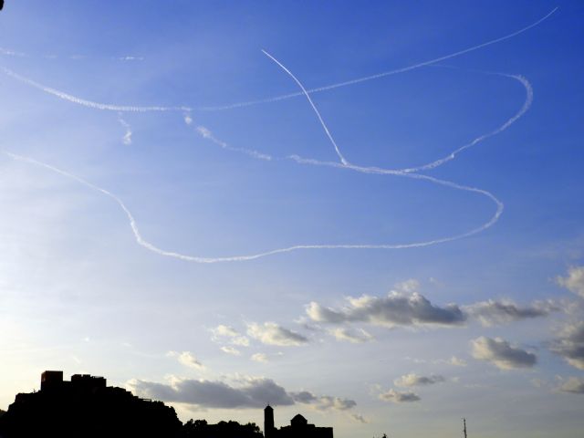 aviones militares sobrevolando el Castillo de Lorca en noviembre del año 2020., Foto 1