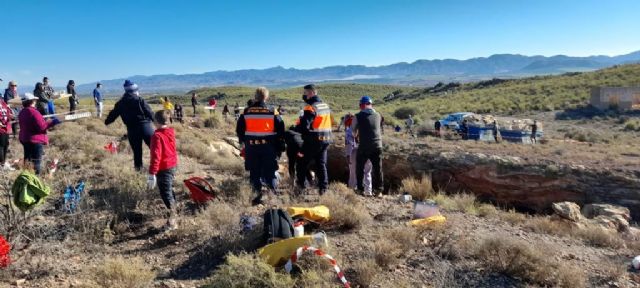 La pedanía lorquina de Almendricos celebra la 'I Jornada de Limpieza de Espacios Naturales' que permite recoger 420 kilos de residuos - 1, Foto 1