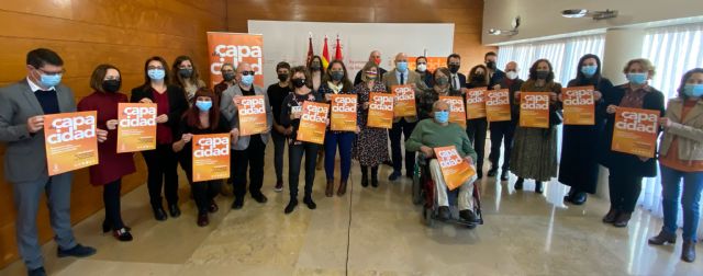 Murcia ilumina mañana de naranja sus espacios y edificios emblemáticos para conmemorar el Día Internacional de las Personas con Discapacidad - 3, Foto 3
