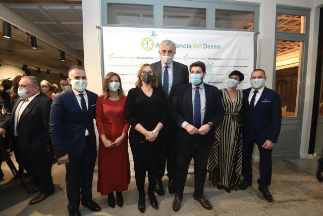 López Miras valora la “gran humanidad de la Ambulancia del Deseo para hacer realidad los sueños de quienes sufren” - 1, Foto 1