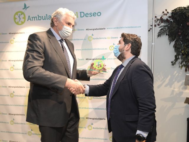 López Miras valora la “gran humanidad de la Ambulancia del Deseo para hacer realidad los sueños de quienes sufren” - 2, Foto 2