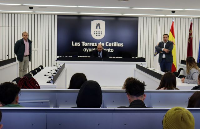 Un catedrático de la UMU acerca la Constitución al alumnado del FP La Salceda - 1, Foto 1