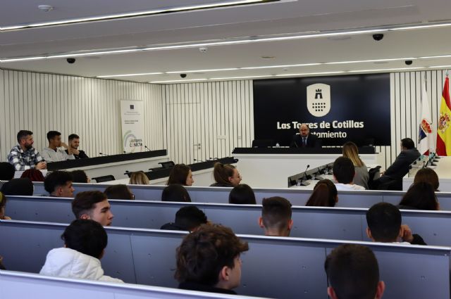 Un catedrático de la UMU acerca la Constitución al alumnado del FP La Salceda - 4, Foto 4