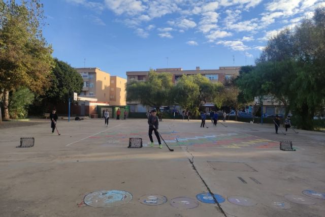 El CEIP Beethoven practica el hockey en linea con el C. H. Cartagena - 1, Foto 1