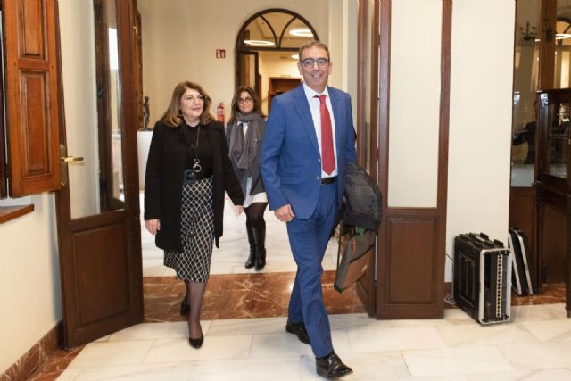 La Universidad de Murcia y la Consejería de Educación se unen para llevar la Constitución a los centros escolares - 1, Foto 1