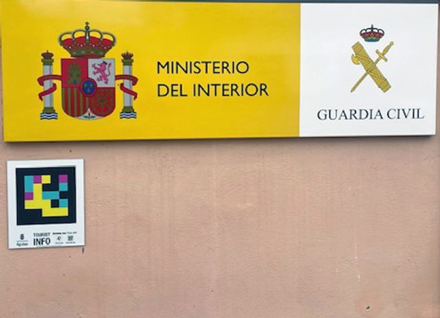 La Guardia Civil instala su primer código NaviLens en el Puesto Principal de Águilas - 1, Foto 1