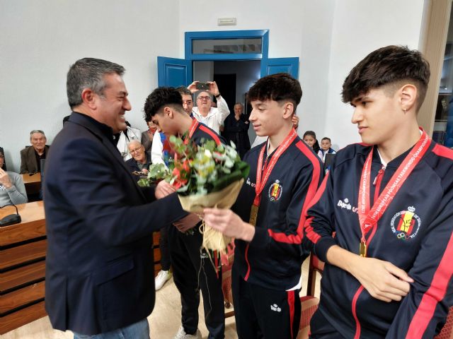 Recepción del Ayuntamiento de Alcantarilla a los alcantarilleros campeones de Europa de Poomsaes de Taekwondo, en Innsbruck con la selección Española - 3, Foto 3