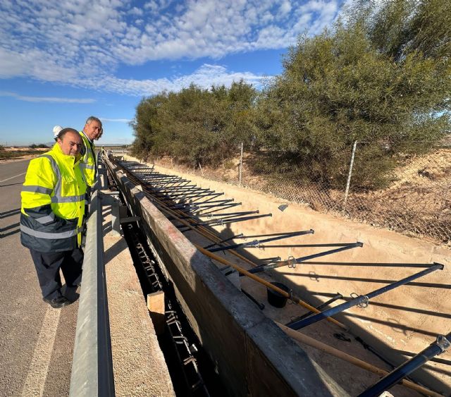 Fomento repara el canal dañado por las lluvias de octubre en la carretera que une la pedanía de Balsicas en Torre Pacheco con Los Alcázares - 1, Foto 1