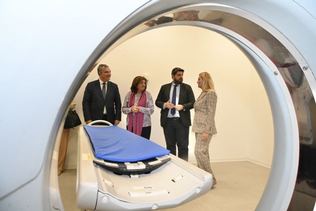 López Miras subraya que el nuevo Hospital Veterinario de la UCAM consolida el liderazgo de la Región de Murcia en este tipo de formación - 1, Foto 1