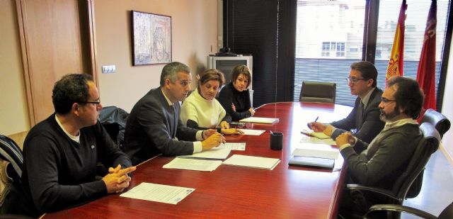 El consejero de Fomento se reúne con la asociación de autoescuelas - 1, Foto 1