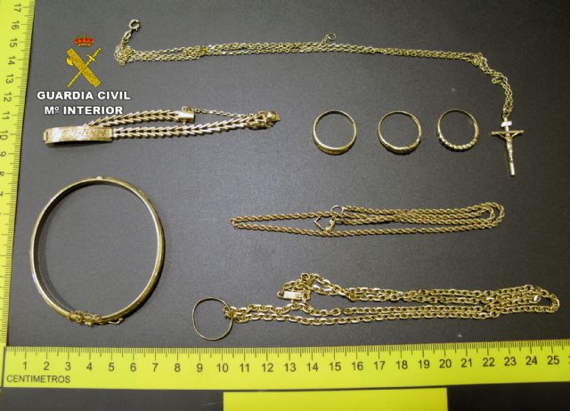 La Guardia Civil detiene a dos personas por el robo en tres domicilios de San Pedro del Pinatar - 1, Foto 1