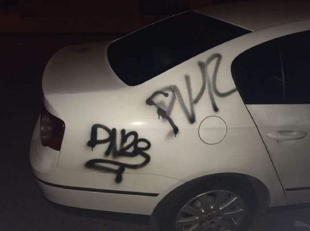 Detenidos tres menores que realizaron pintadas en la zona de El Ensanche y Barrio de Peral - 1, Foto 1