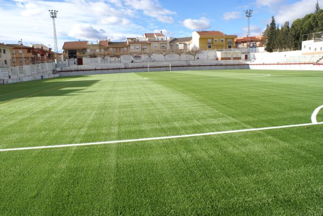 Concluyen las obras de reposición del césped artificial del Municipal de la Caverina de Calasparra - 2, Foto 2