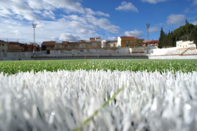 Concluyen las obras de reposición del césped artificial del Municipal de la Caverina de Calasparra - 3, Foto 3
