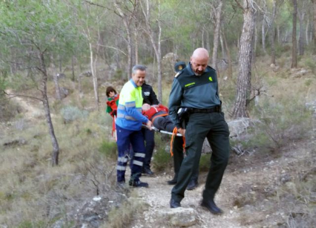 La Guardia Civil rescata a un senderista herido en el pasaje La Atalaya de Cieza - 2, Foto 2