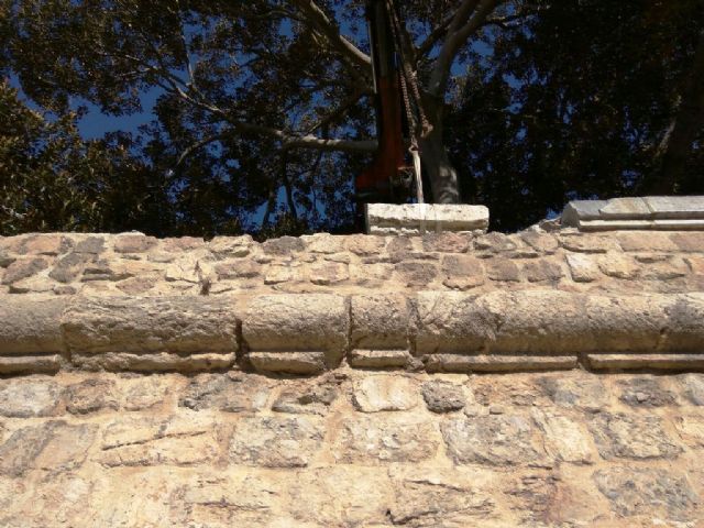El área de Cultura y Patrimonio Arqueológico de Ricardo Segado concluye los trabajos de restauración del pretil original de la muralla de Carlos III - 1, Foto 1