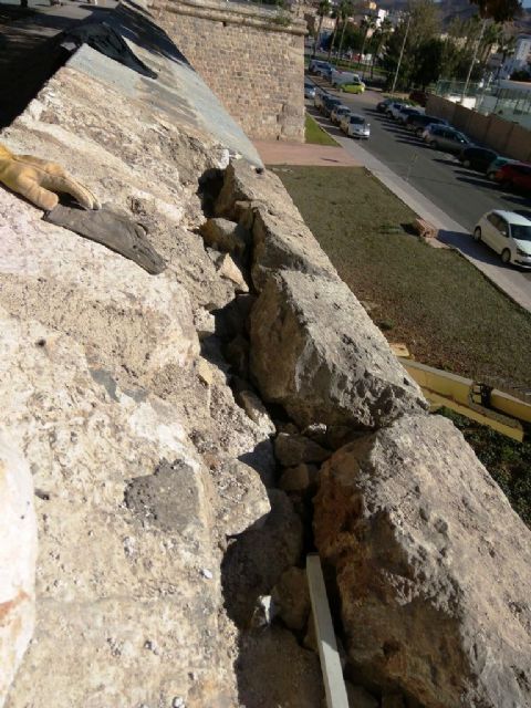 El área de Cultura y Patrimonio Arqueológico de Ricardo Segado concluye los trabajos de restauración del pretil original de la muralla de Carlos III - 3, Foto 3
