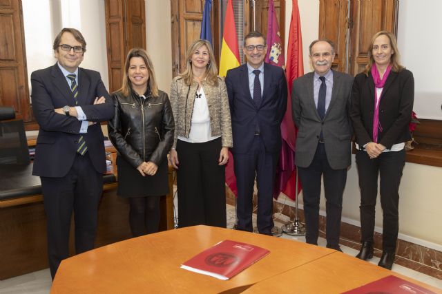 La UMU y Bankia sellan un acuerdo para la elaboración del informe GEM, que monitoriza la actividad emprendedora en la Región - 1, Foto 1