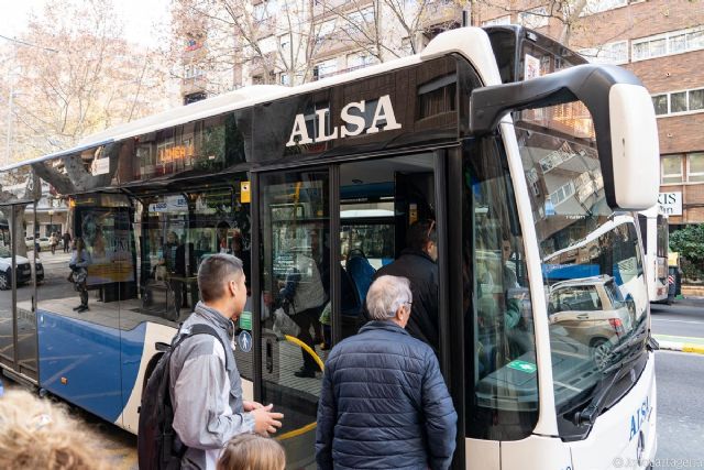 La Cabalgata de Reyes contará con un servicio especial y gratuito de autobuses urbanos para barrios y diputaciones - 1, Foto 1