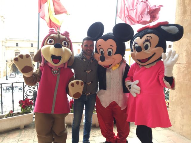 400 figurantes y 8 carrozas participarán en la espectacular Cabalgata de Reyes Magos que partirá a las 18 horas desde La Viña para llegar al Belén Viviente de la Plaza de España - 1, Foto 1