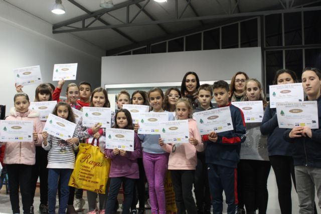 Decenas de pequeños lumbrerenses crean su cuento de Navidad ilustrado - 1, Foto 1