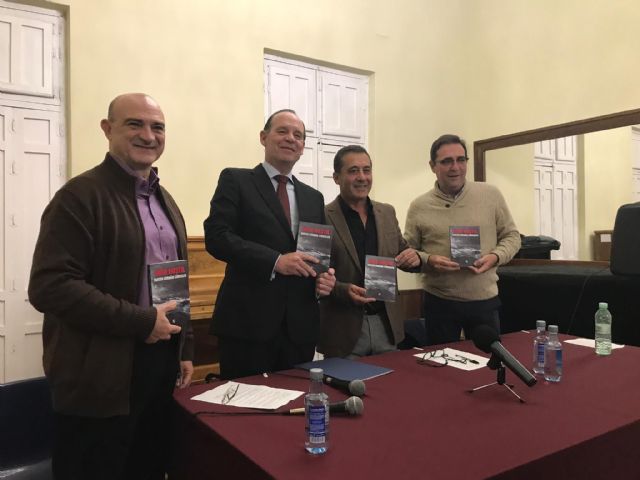 Mateo Cerdán presenta en Águilas Mar hostil - 1, Foto 1