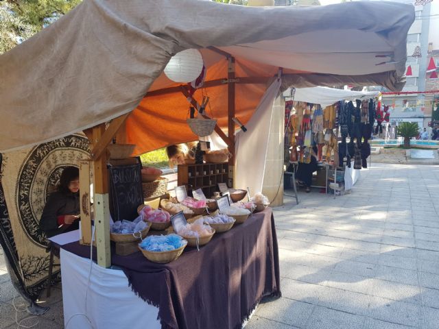El jardín de Campoamor se viste de fiesta con la celebración del Mercadillo Navideño - 2, Foto 2