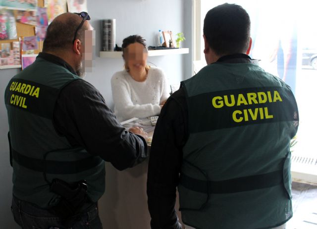 La Guardia Civil detiene al presunto autor de varios atracos y hurtos en peluquerías de Murcia - 1, Foto 1