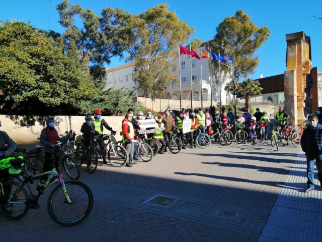Los colectivos a favor de la movilidad sostenible inician 2021 pedaleando por las calles de Cartagena - 4, Foto 4