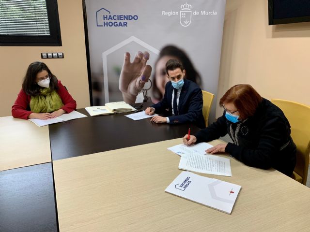 124 familias de la Región ya son propietarias de la vivienda social donde residen desde hace 25 años - 1, Foto 1