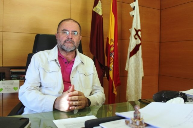 El alcalde de Totana continúa en la UCI del hospital Morales Meseguer estable, con cierta mejoría respondiendo al tratamiento médico