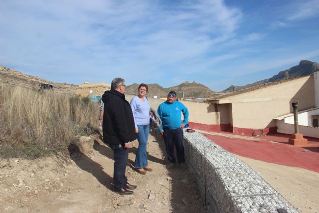 El Ayuntamiento construye un muro gavión y una cuneta para desviar las aguas pluviales en la ladera del Castillo - 1, Foto 1