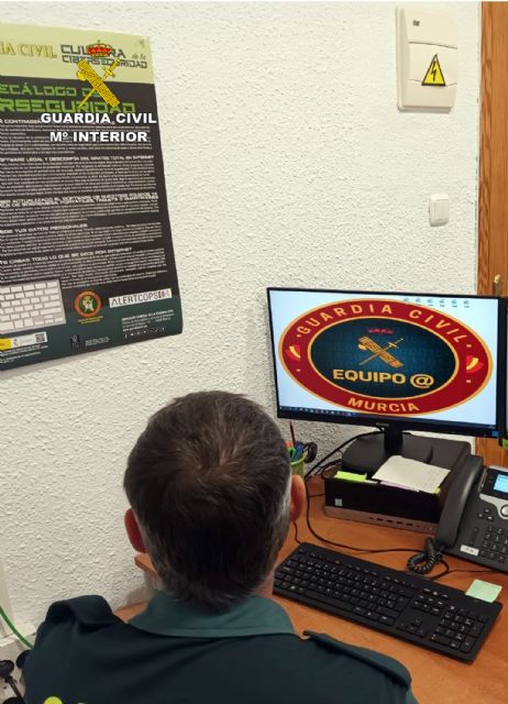 La Guardia Civil desmantela un grupo criminal presuntamente dedicado a estafar online mediante el método conocido como 'simswapping' - 2, Foto 2