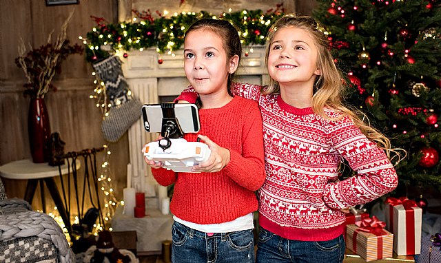 Aerocamaras recuerda a los Reyes Magos que regalar un dron no es un juguete y que se necesita de formación para manejarlo - 1, Foto 1