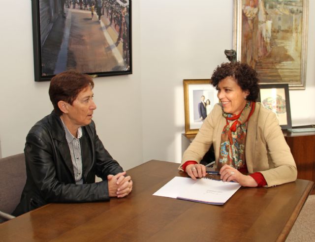 La alcaldesa de Puerto Lumbreras recibe a la nueva directora gerente del Hospital Rafael Méndez - 1, Foto 1