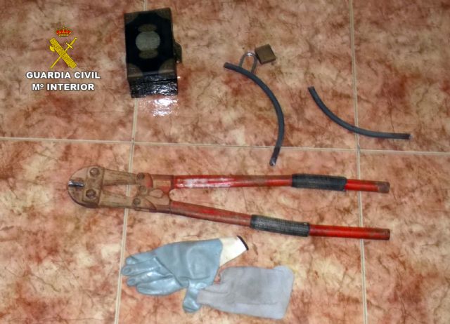 La Guardia Civil detiene a tres experimentados delincuentes por atracos en comercios y robos con fuerza - 2, Foto 2