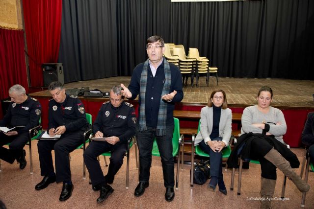 La Policía Local refuerza con más efectivos y controles la vigilancia nocturna en Pozo Estrecho y zonas limítrofes - 1, Foto 1