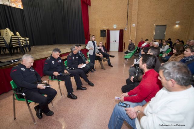La Policía Local refuerza con más efectivos y controles la vigilancia nocturna en Pozo Estrecho y zonas limítrofes - 3, Foto 3