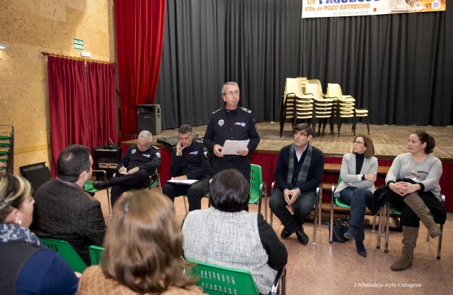 La Policía Local refuerza con más efectivos y controles la vigilancia nocturna en Pozo Estrecho y zonas limítrofes - 5, Foto 5