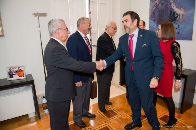 López y Castejón reciben sendas medallas de mayordomos de la Cofradía del Resucitado - 3, Foto 3