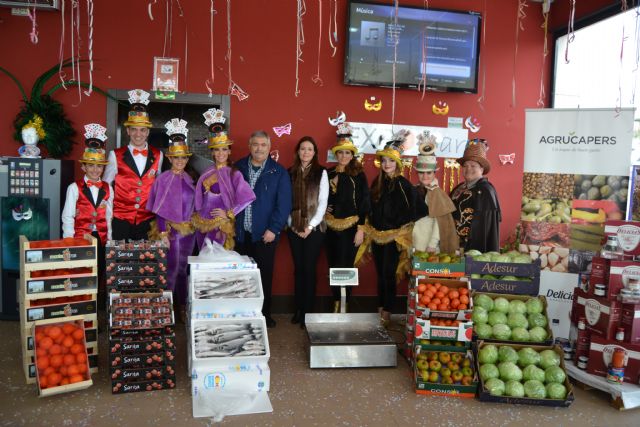 Los personajes del Carnaval reciben su peso en productos locales - 1, Foto 1