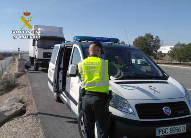 La Guardia Civil intercepta a un camionero que conduca bajo los efectos de drogas, Foto 1