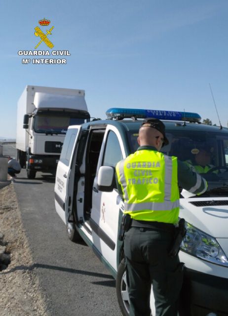 La Guardia Civil intercepta a un camionero que conduca bajo los efectos de drogas, Foto 4