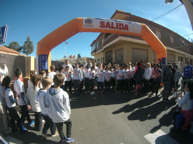 La recaudacion del Cross Solidario del CEIP San Isidro se destinara a Save the Children y el Ayuntamiento de Los Alcazares - 1, Foto 1