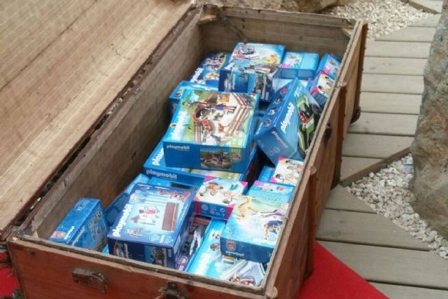 Cartagena, puerto de culturas entrega los sets de Playmobil a los niños agraciados en el sorteo navideño - 1, Foto 1