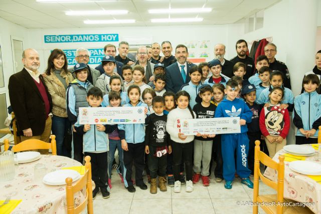 La Policia Local de Cartagena entrega los cheques del VII Cross Benefico San Leandro a las tres asociaciones escogidas esta edicion - 1, Foto 1